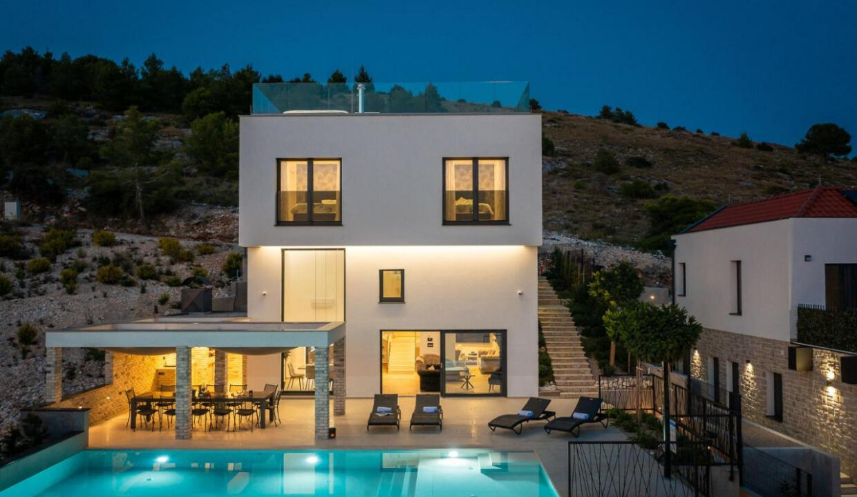 Neue moderne Villa mit Meerblick in der Nähe von Šibenik