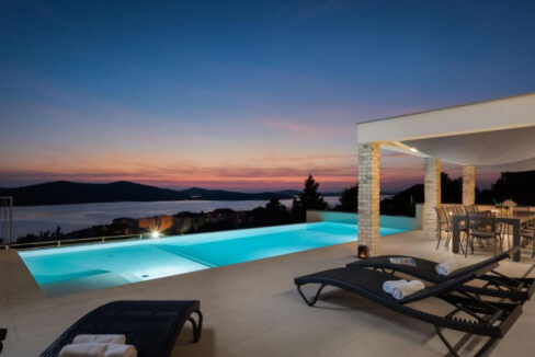 Neue moderne Villa mit Meerblick in der Nähe von Šibenik