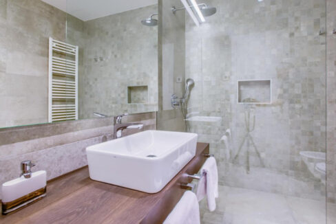 Zeitgenössische Oase, ein luxuriöser moderner Villenrückzugsort, Region Pore?