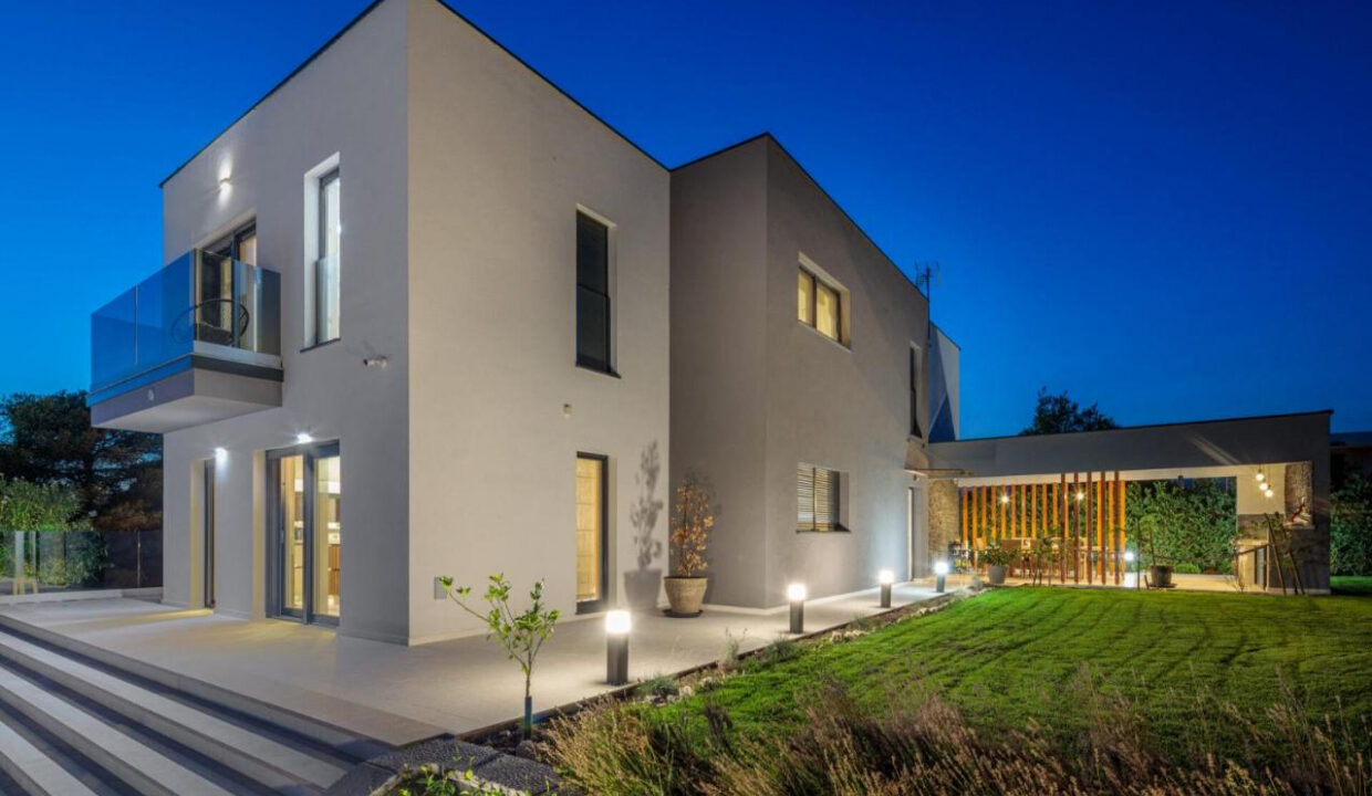 Neues Haus in der Nähe von Šibenik