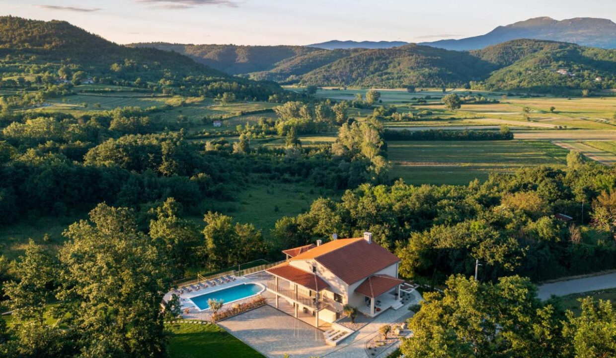 Neue moderne Villa mit traditionellem Charakter - Labin, Istra