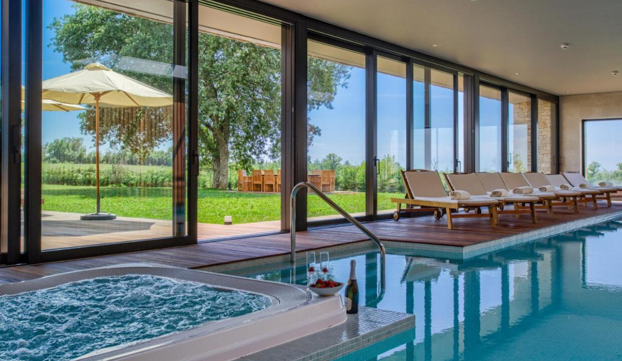 Zeitgenössische Oase, ein luxuriöser moderner Villenrückzugsort, Region Pore?