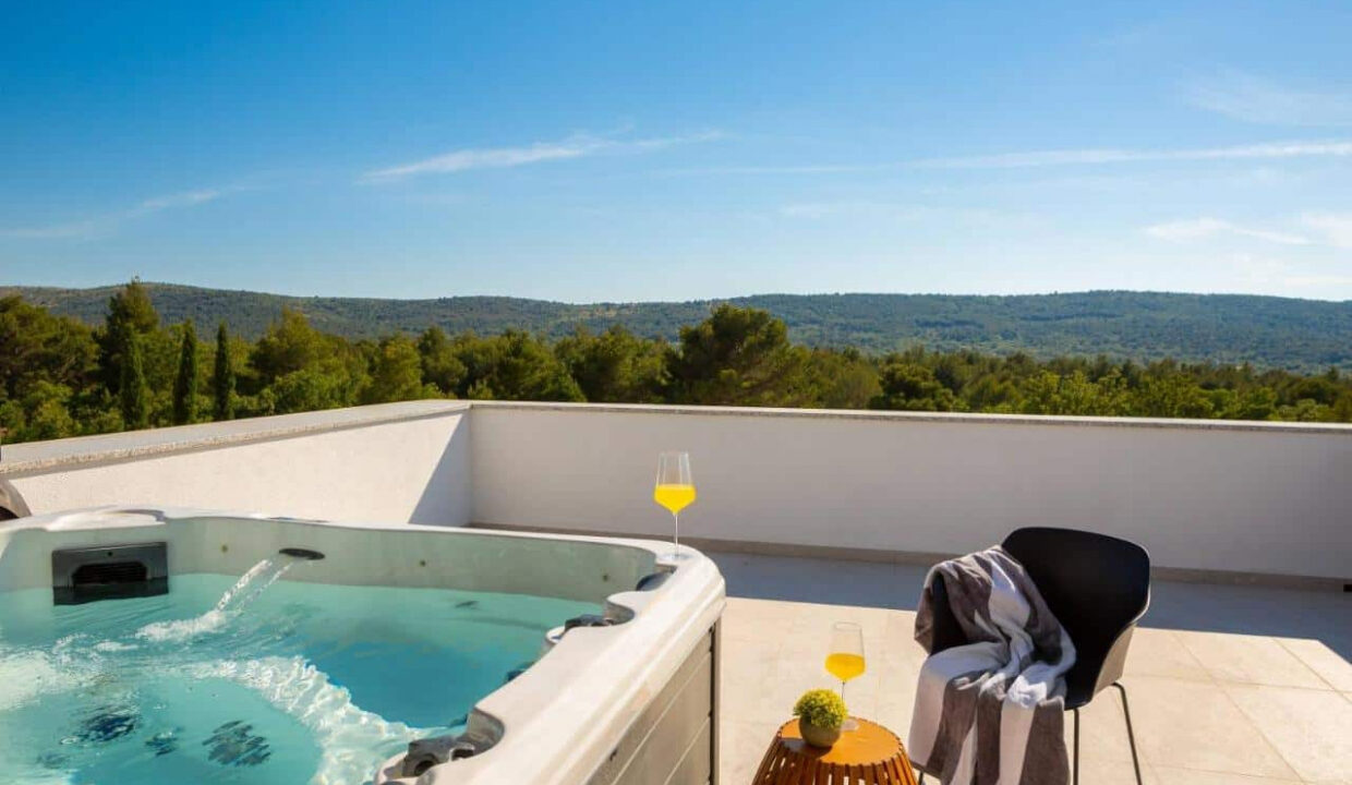 Erstaunliches modernes Haus bei Sibenik