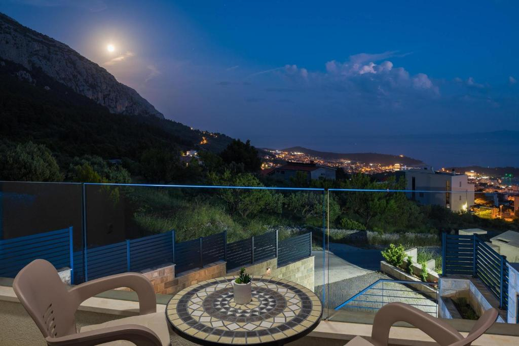 Doppelhaushälfte mit Aussicht - In Makarska