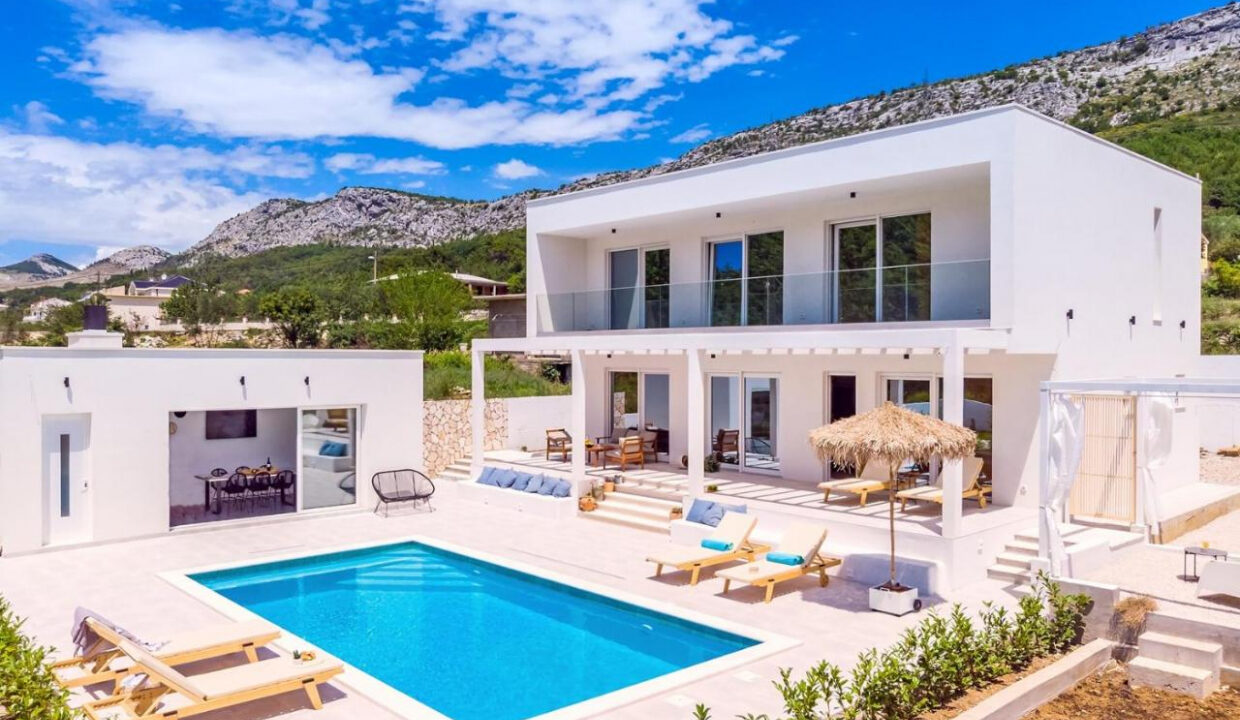 Wunderschöne weiße Villa bei Omis