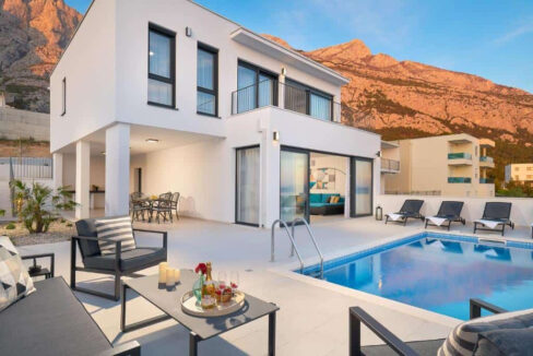 Modernes Haus mit Meerblick in Makarska