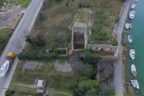 Historisches Gebäude am Meer