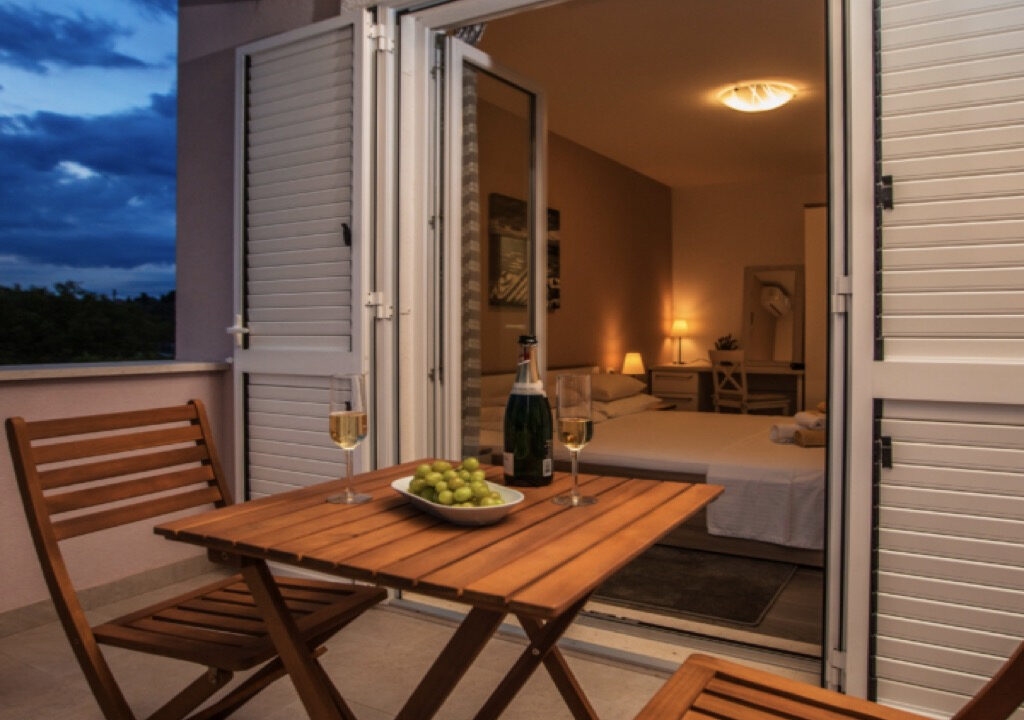 Neues modernes Haus auf der Insel Solta