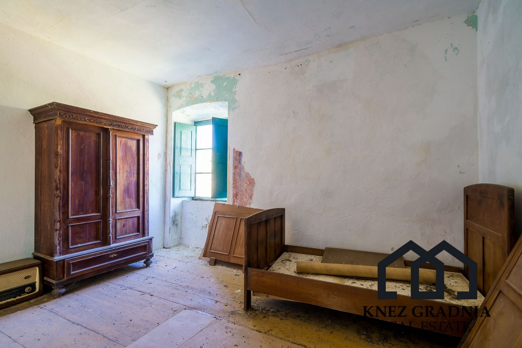 Erstaunliche handgefertigte Steinvilla auf der Insel Sipan