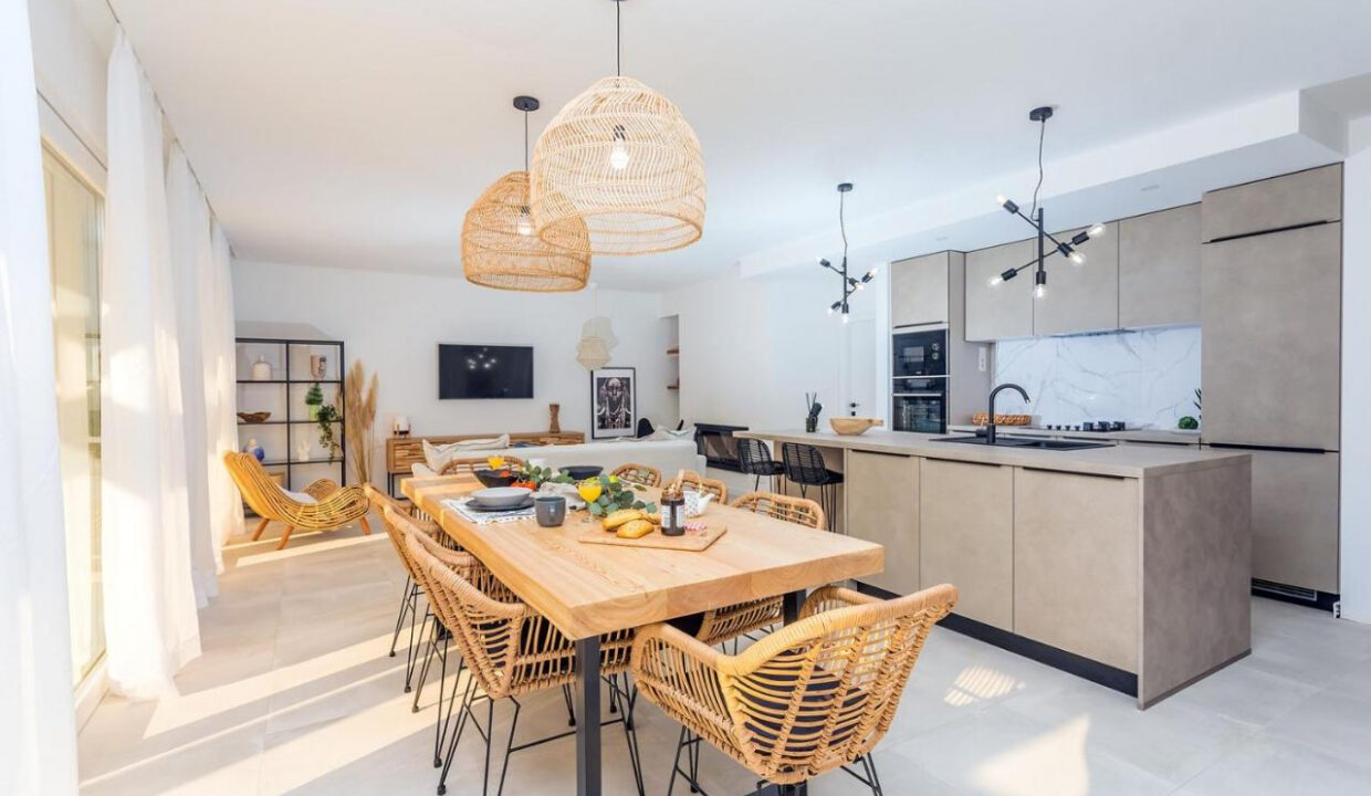 Wunderschöne weiße Villa bei Omis