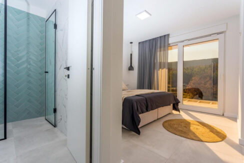 Wunderschöne weiße Villa bei Omis