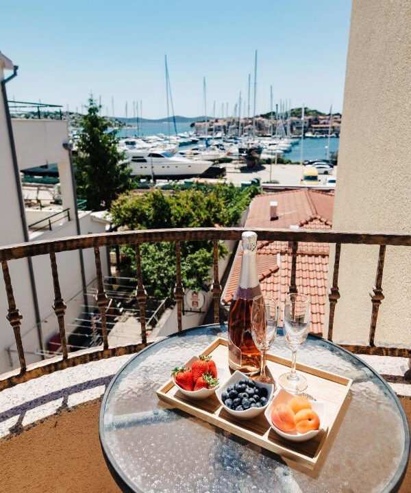 Grundstücke am Meer Tribunj