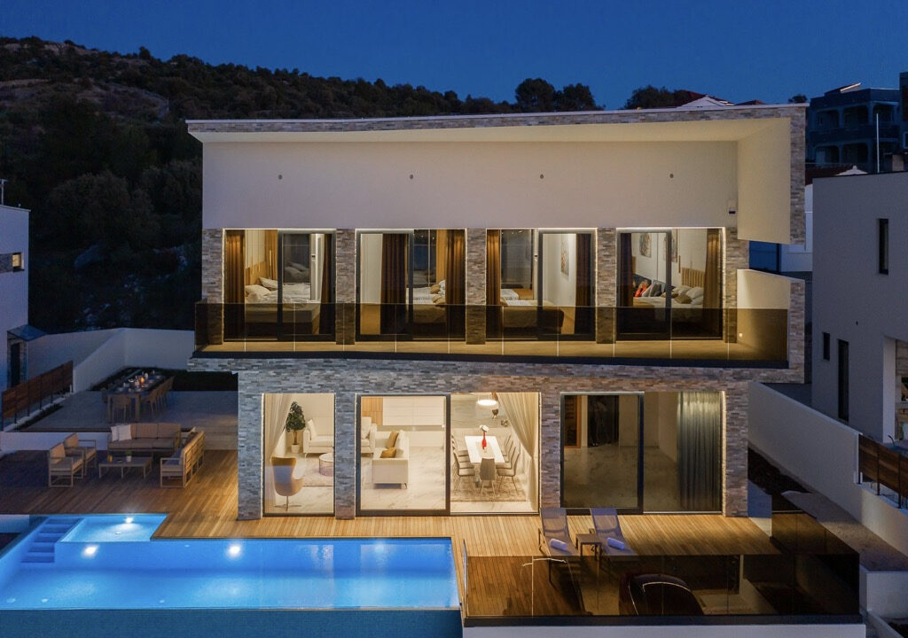 Neue moderne Villa mit Meerblick in Rogoznica