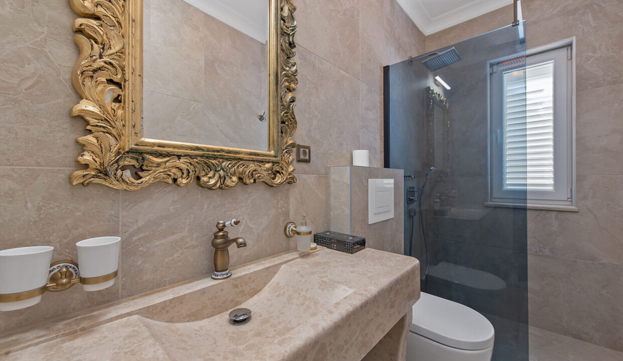 Exklusive Villa direkt am Meer in Vodice