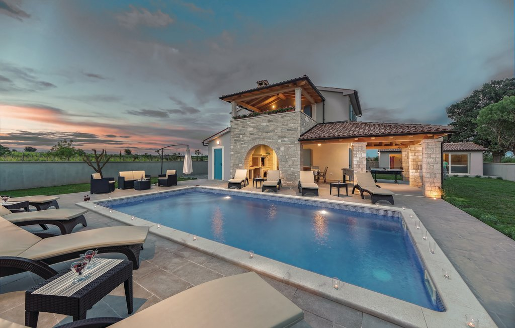 Atemberaubende zweistöckige Villa - Region Pula