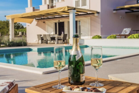 Neues modernes Haus auf der Insel Solta