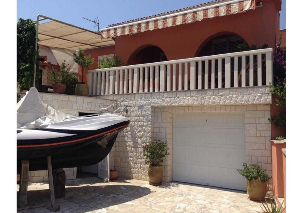 Haus am Meer in Sibenik