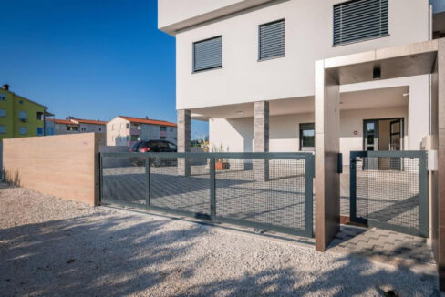 Doppelhaushälfte Pula