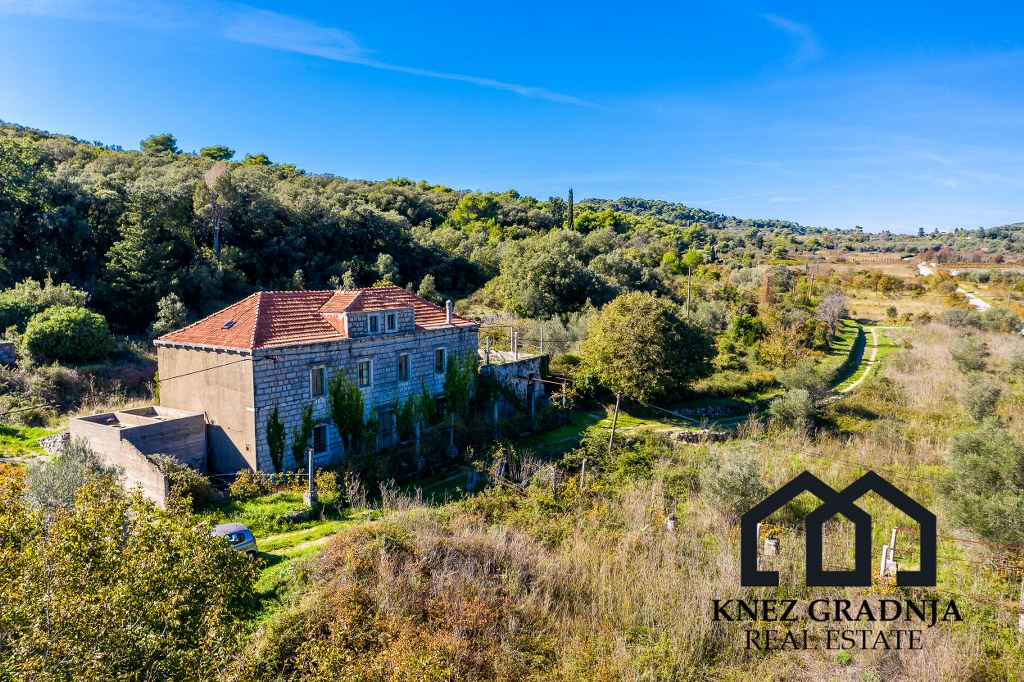 Erstaunliche handgefertigte Steinvilla auf der Insel Sipan