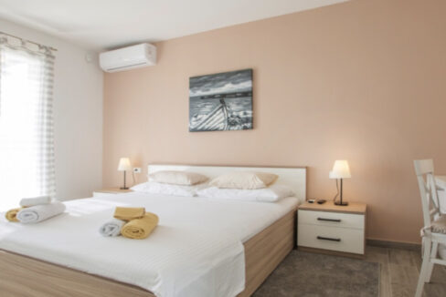 Neues modernes Haus auf der Insel Solta