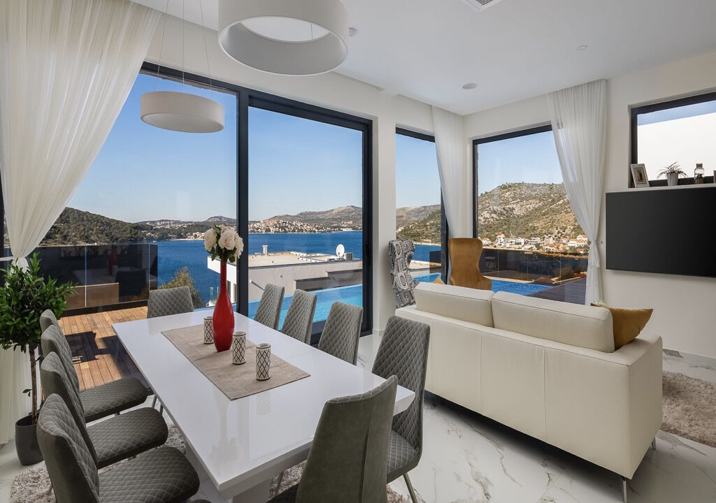 Neue moderne Villa mit Meerblick in Rogoznica