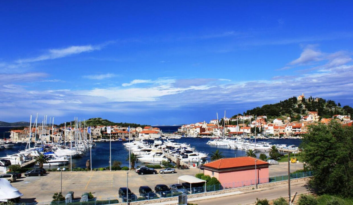 Grundstücke am Meer Tribunj