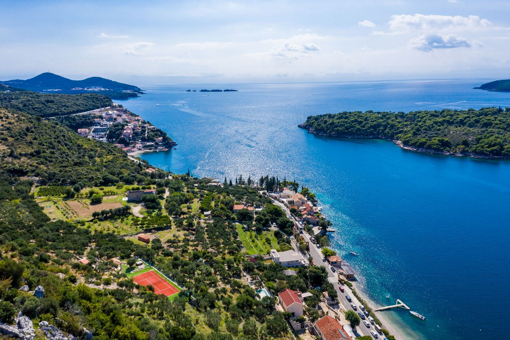 Großzügiges Anwesen mit einem Tennisplatz und einem Haus - Zaton, Dubrovnik Gebiet