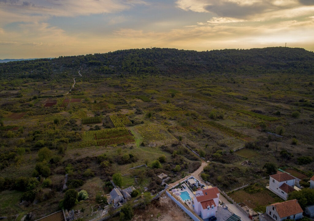 Neues modernes Haus auf der Insel Solta