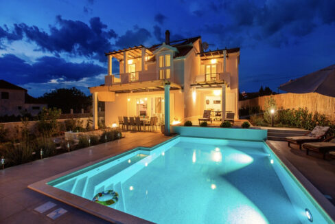 Neues modernes Haus auf der Insel Solta