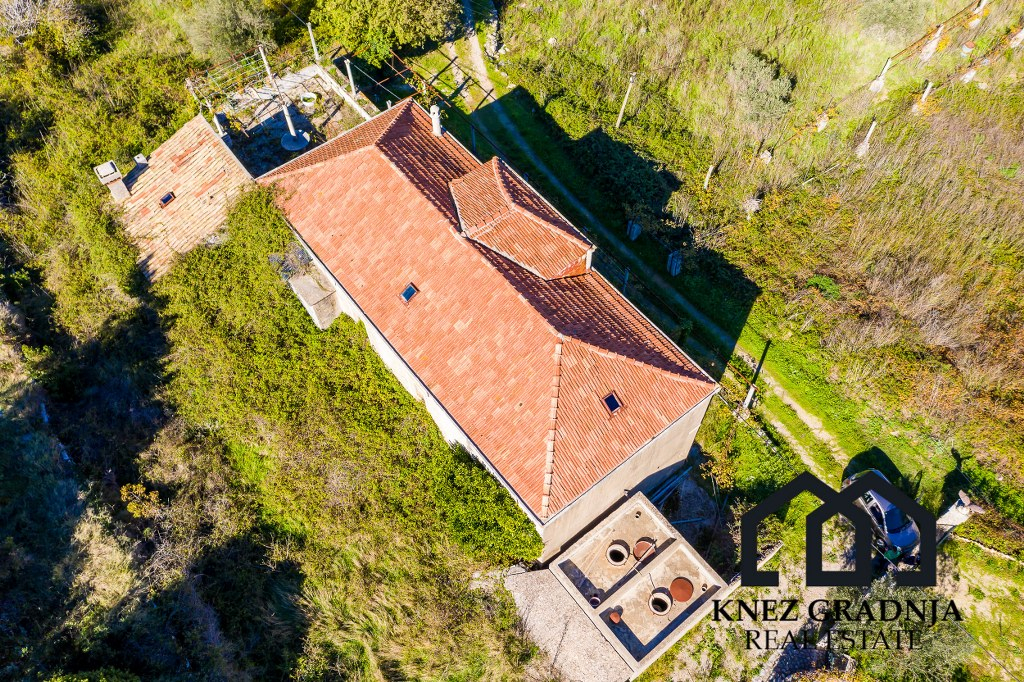 Erstaunliche handgefertigte Steinvilla auf der Insel Sipan