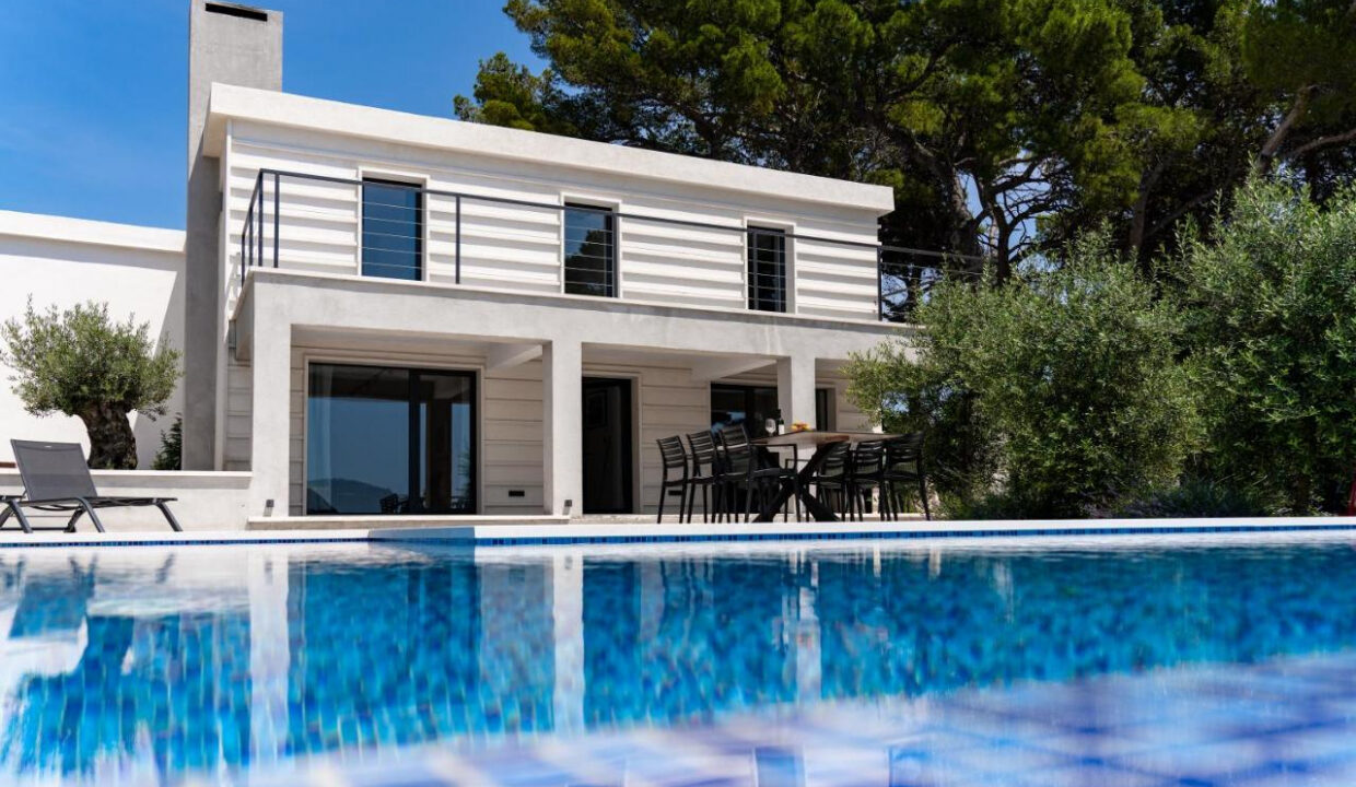 Villa aus Stein direkt am Meer auf der Insel Brac