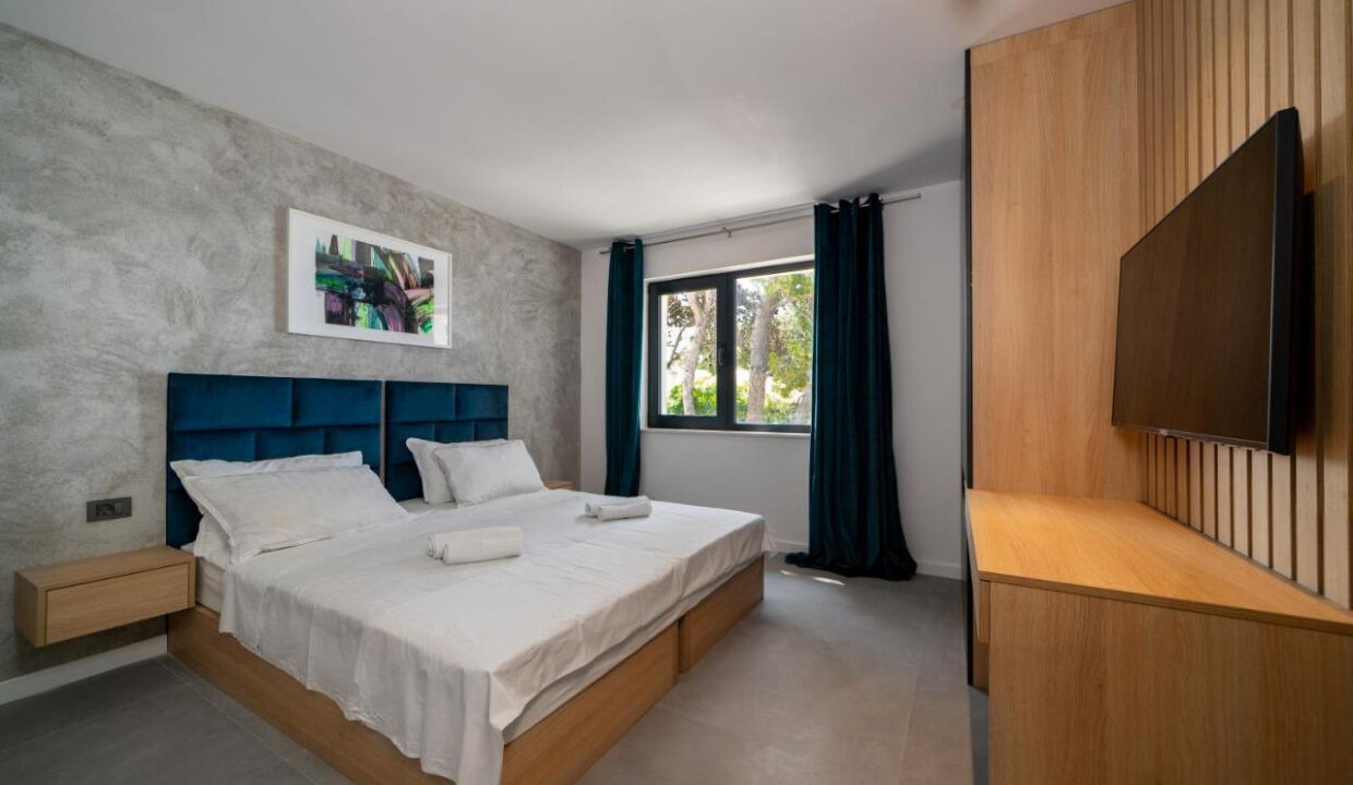 Villa aus Stein direkt am Meer auf der Insel Brac