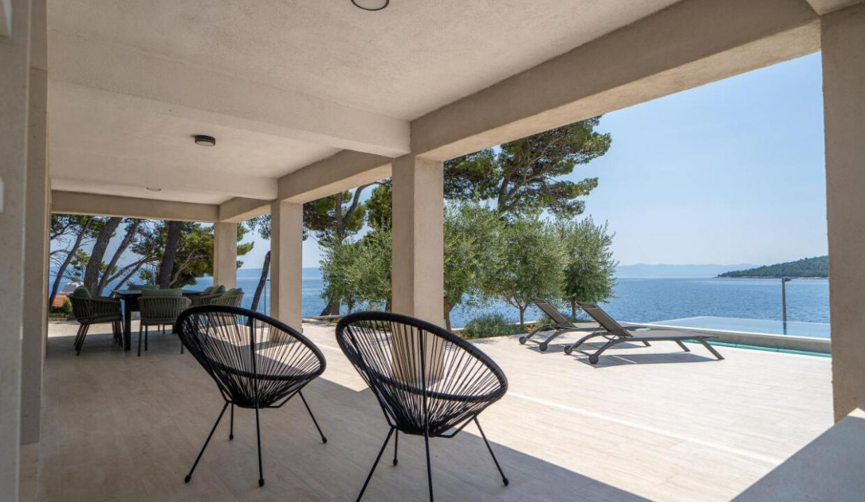 Villa aus Stein direkt am Meer auf der Insel Brac