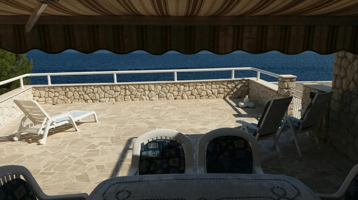 Haus am Meer in der Nähe von Šibenik