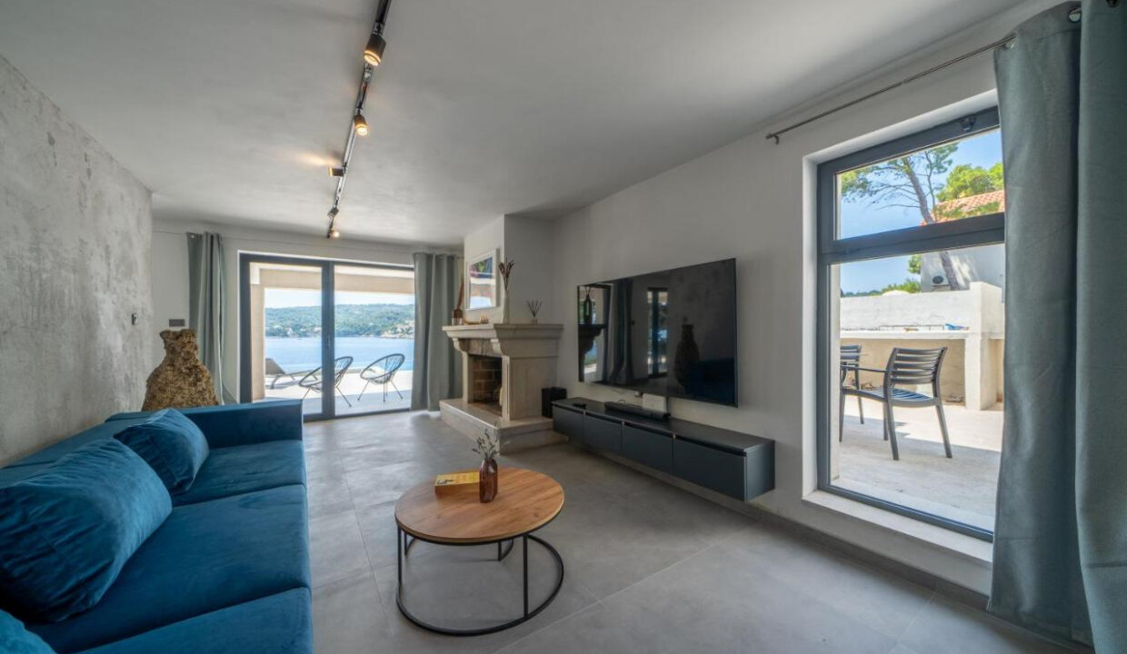 Villa aus Stein direkt am Meer auf der Insel Brac