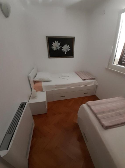 Haus am Meer in der Nähe von Šibenik