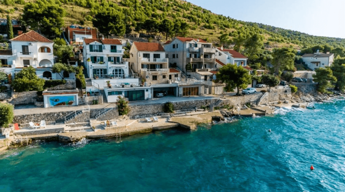 Haus am Meer in der Nähe von Šibenik