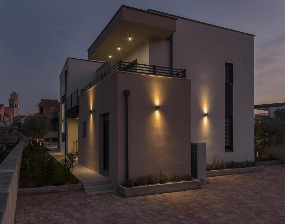 Neue moderne Villa bei Pula