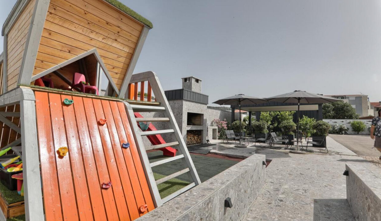 Grundstück am Meer Pakostane