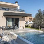 Neue moderne Villa bei Pula