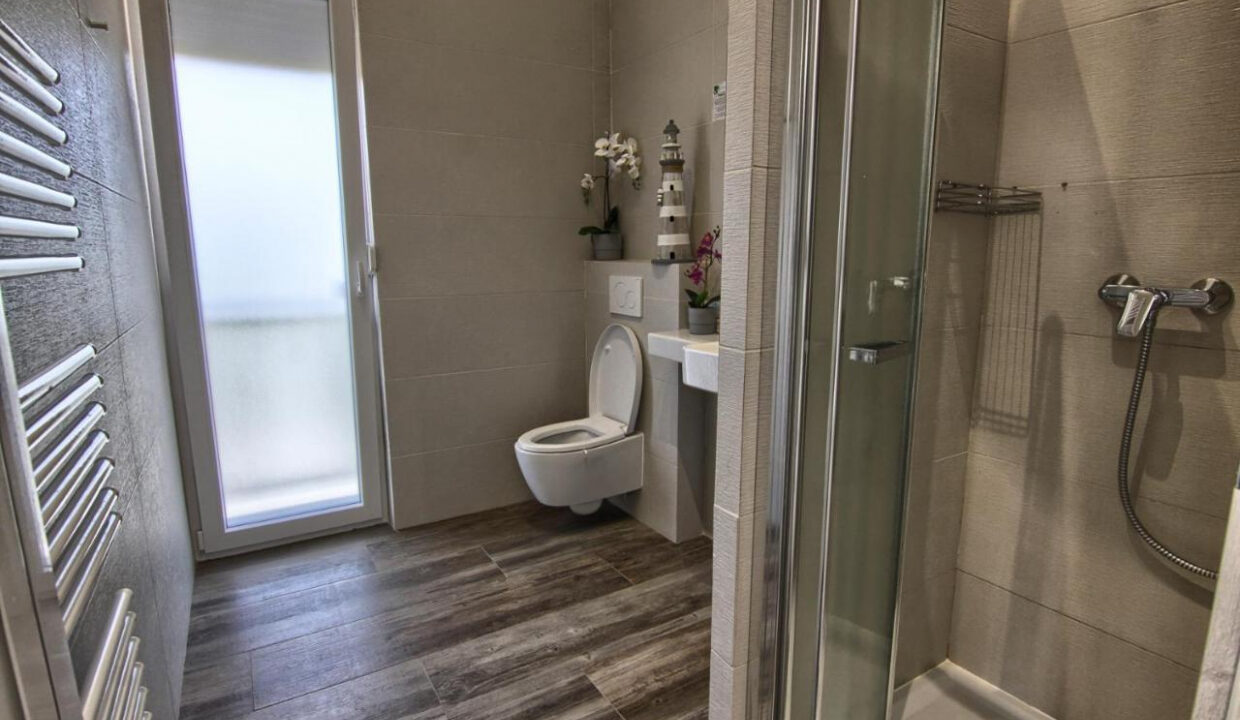 Grundstück am Meer Pakostane