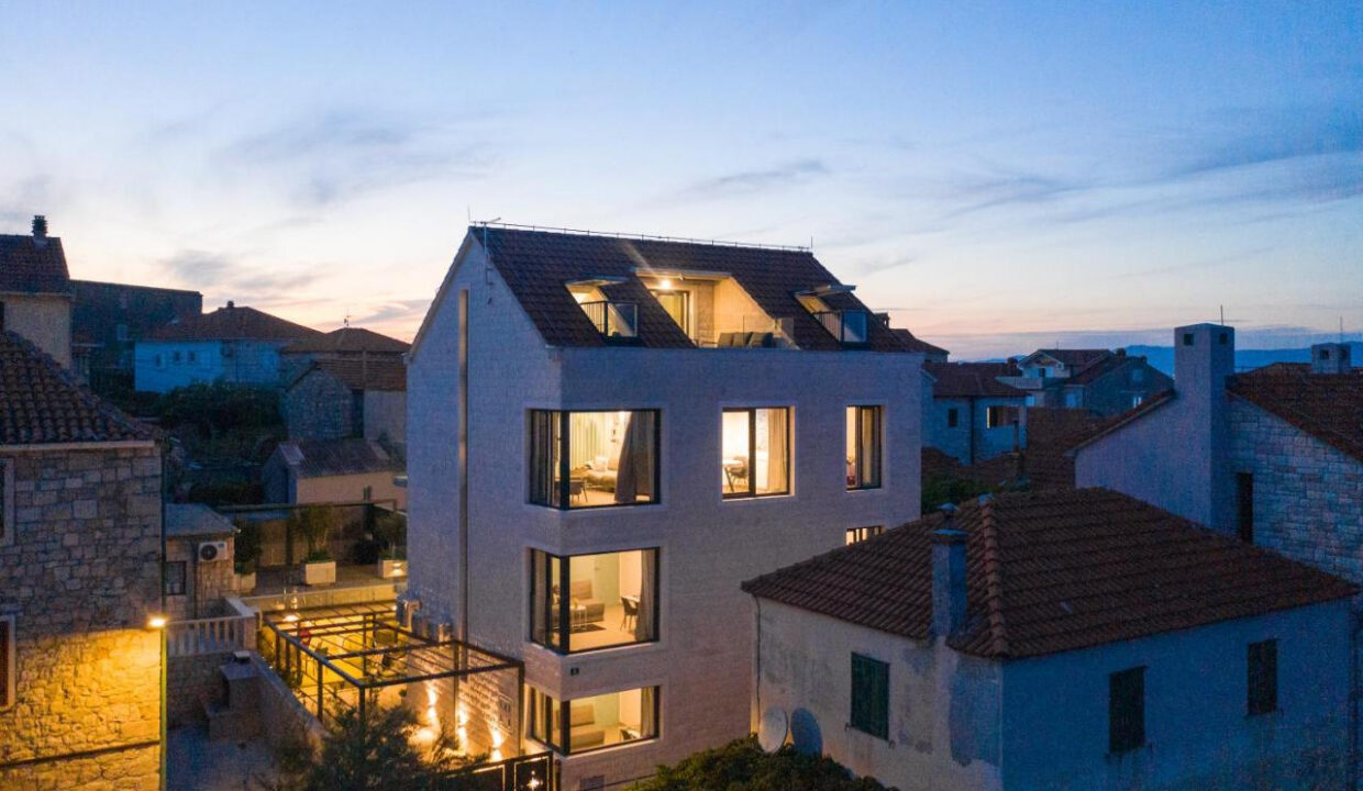 Außergewöhnliche Steinvilla auf Brac