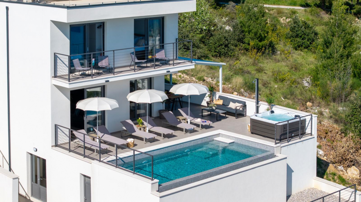 Neue Villa mit Meerblick in Omiš