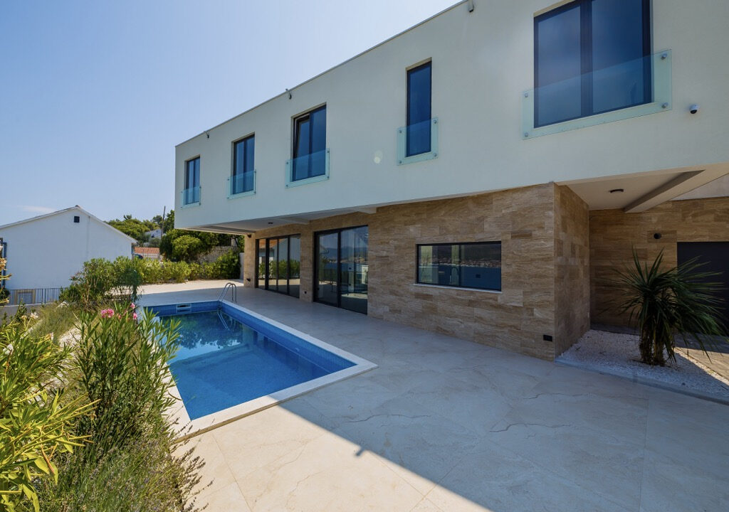 Neue moderne Villa auf Ciovo, nahe am Meer