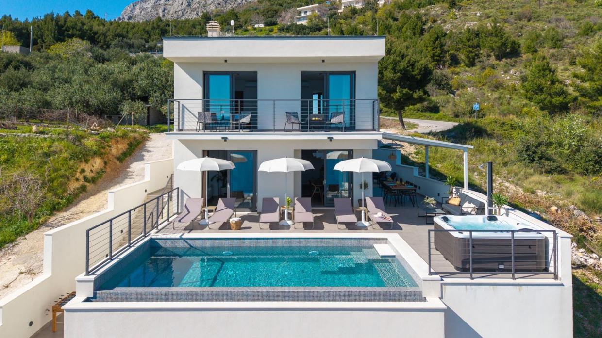 Neue Villa mit Meerblick in Omiš