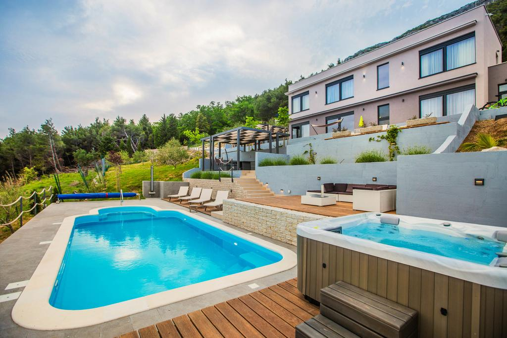 Villa mit Meerblick in einem Vorort von Split