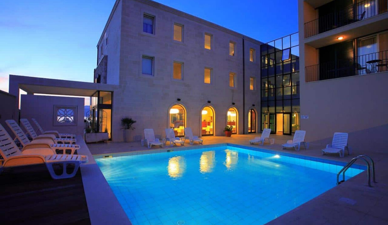 Hotel am Meer auf der Insel Bra?