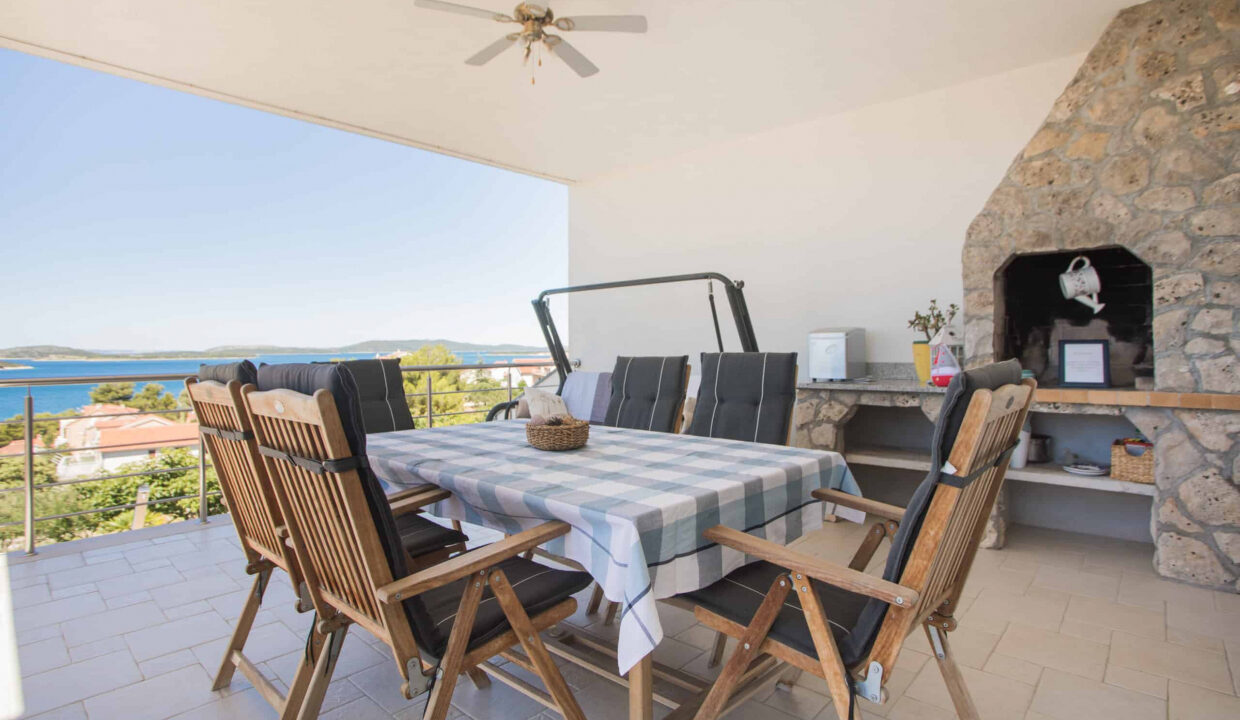 Haus mit Meerblick in der Nähe von Sibenik
