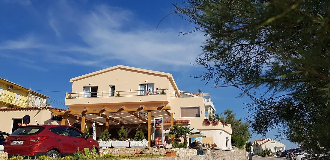 Haus am Meer mit Restaurant auf der Insel Pag