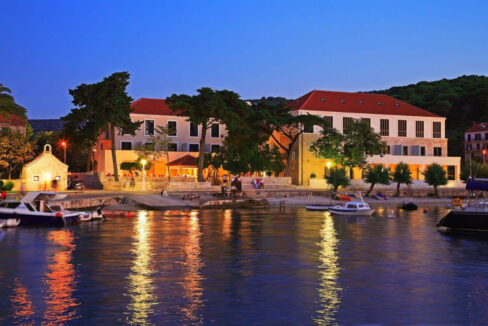 Hotel am Meer auf der Insel Bra?